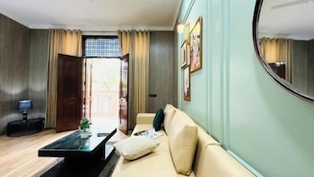 bluo modern 1bhk dlf galleria market