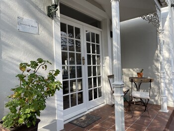 the corner house la nnexe