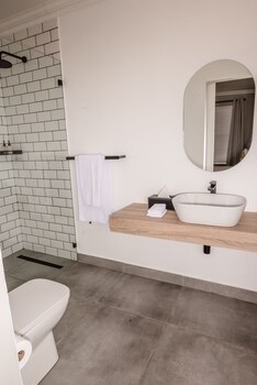 the corner house la nnexe