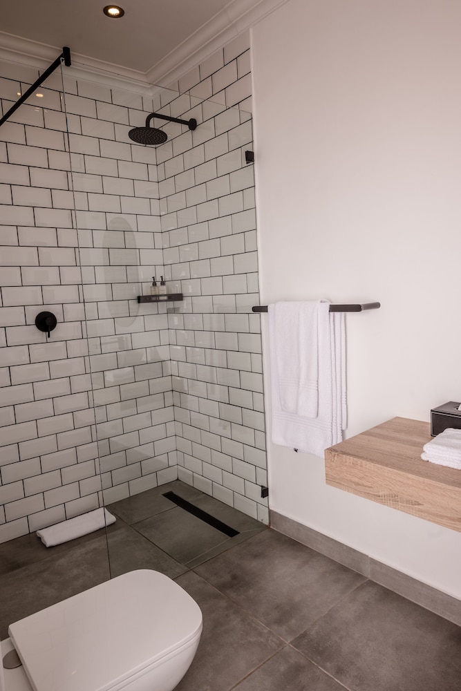 the corner house la nnexe