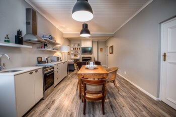 the corner house la nnexe