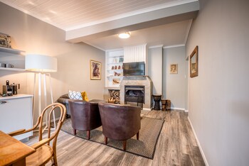 the corner house la nnexe