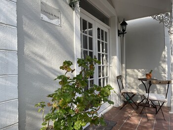 the corner house la nnexe