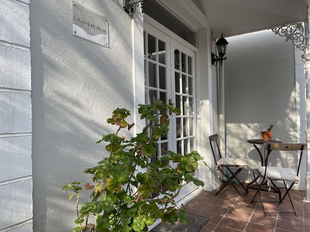 the corner house la nnexe