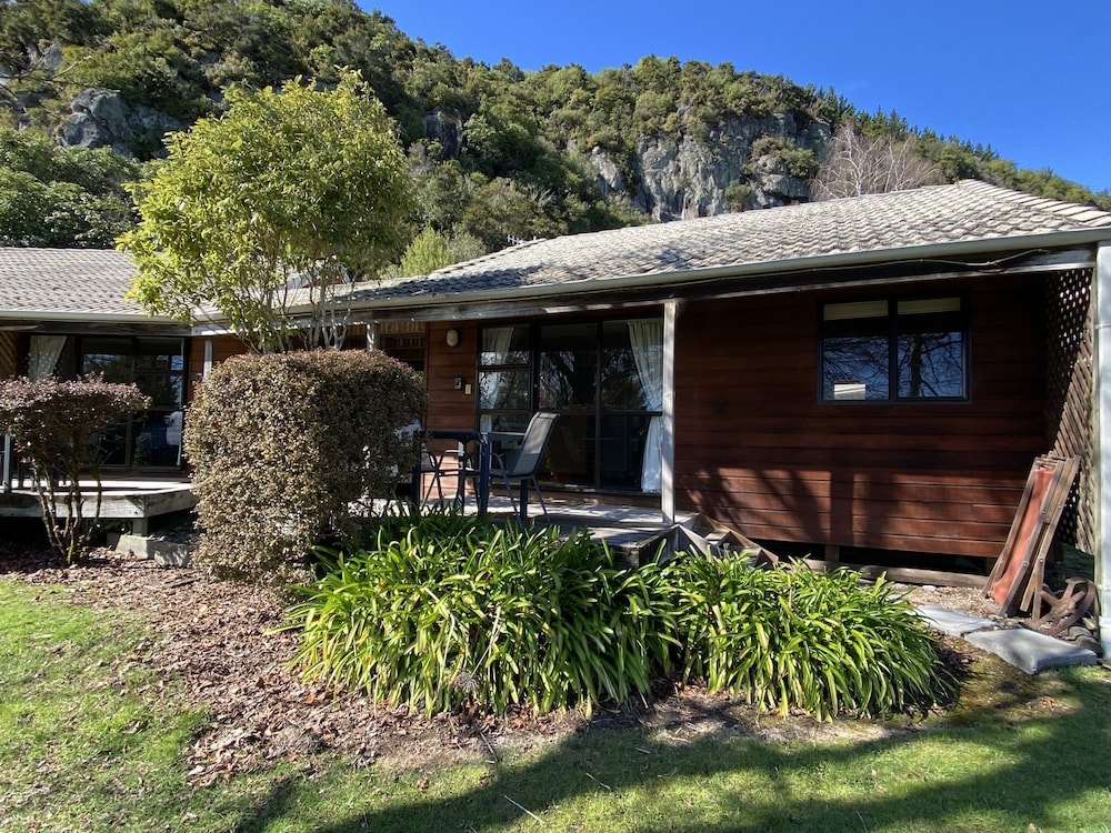 motuoapa bay chalets