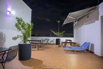 stunning 2 bedroom furnished apartment in accra