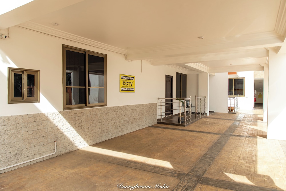 stunning 2 bedroom furnished apartment in accra