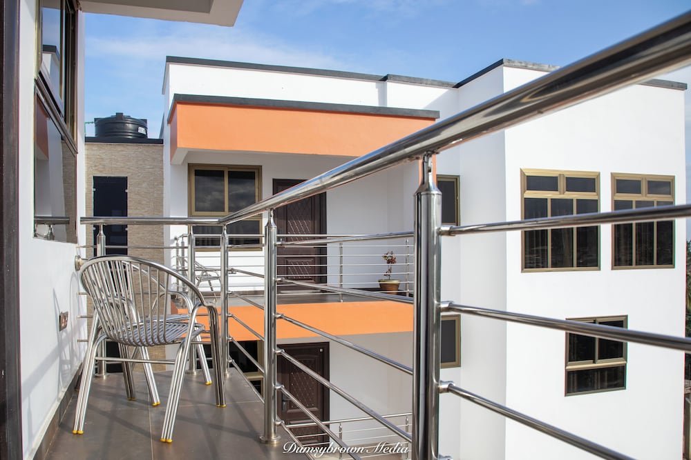 stunning 2 bedroom furnished apartment in accra