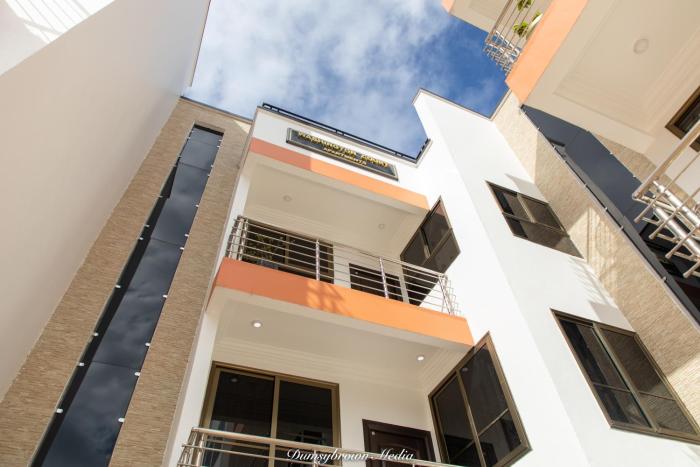 stunning 2 bedroom furnished apartment in accra