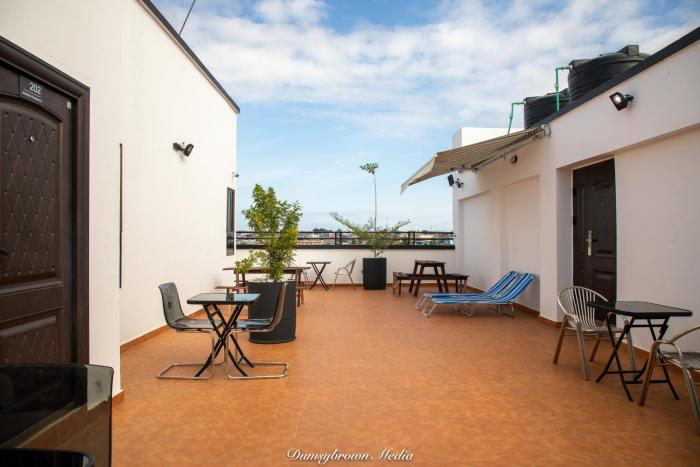 stunning 2 bedroom furnished apartment in accra