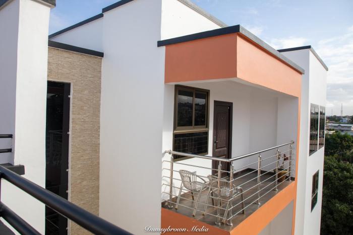 stunning 2 bedroom furnished apartment in accra