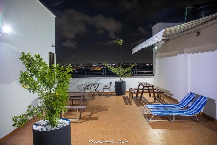 stunning 2 bedroom furnished apartment in accra