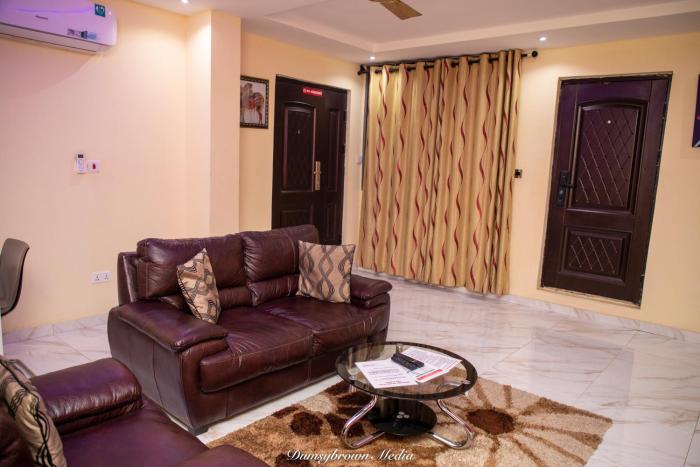 stunning 2 bedroom furnished apartment in accra