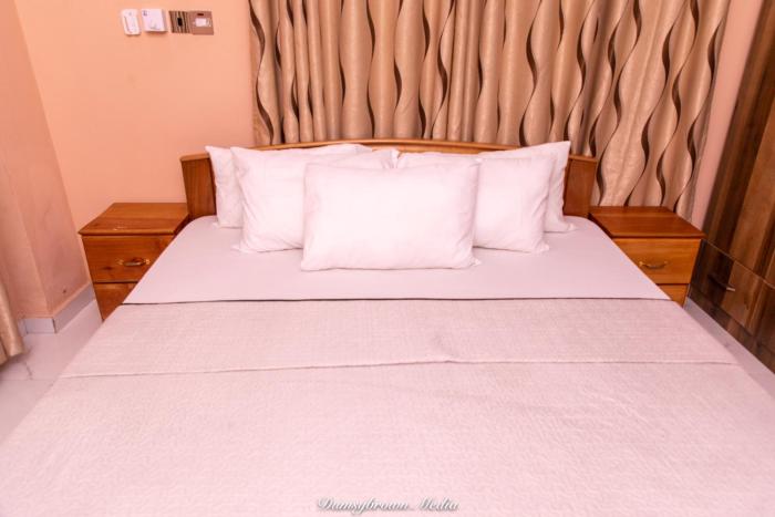 stunning 2 bedroom furnished apartment in accra