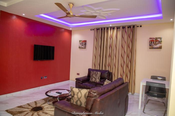 stunning 2 bedroom furnished apartment in accra