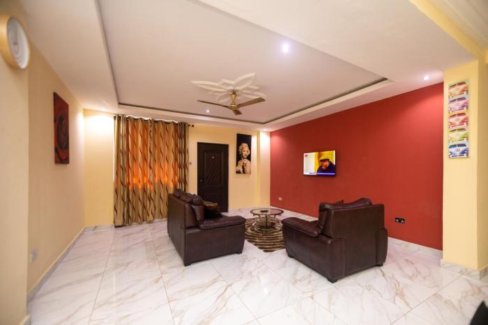 stunning 2 bedroom furnished apartment in accra