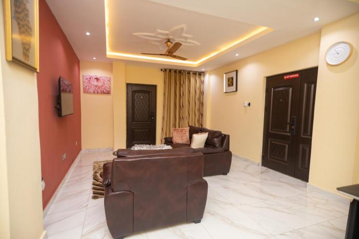 stunning 2 bedroom furnished apartment in accra