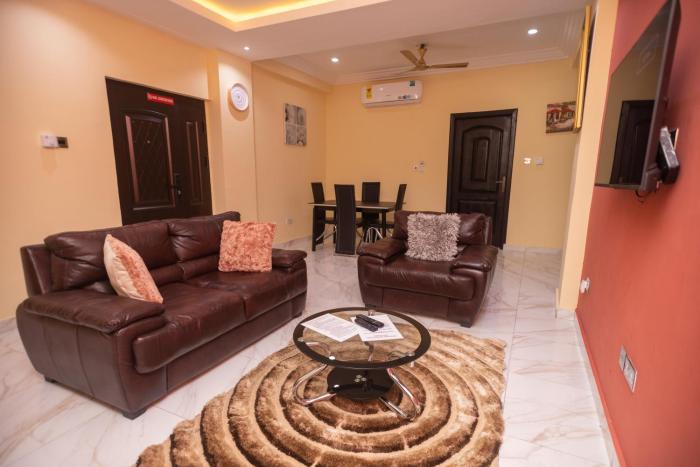 stunning 2 bedroom furnished apartment in accra