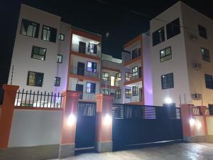 stunning 2 bedroom furnished apartment in accra