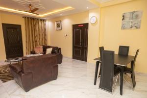 stunning 2 bedroom furnished apartment in accra