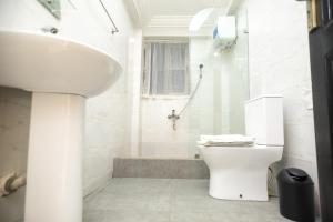 stunning 2 bedroom furnished apartment in accra