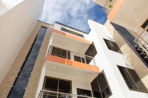 stunning 2 bedroom furnished apartment in accra