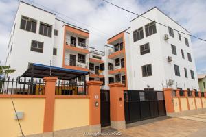 stunning 2 bedroom furnished apartment in accra