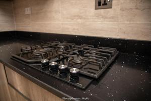 stunning 2 bedroom furnished apartment in accra