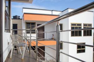 stunning 2 bedroom furnished apartment in accra