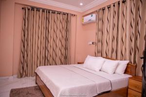 stunning 2 bedroom furnished apartment in accra