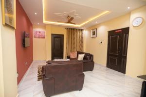 stunning 2 bedroom furnished apartment in accra