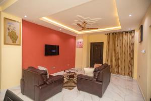 stunning 2 bedroom furnished apartment in accra