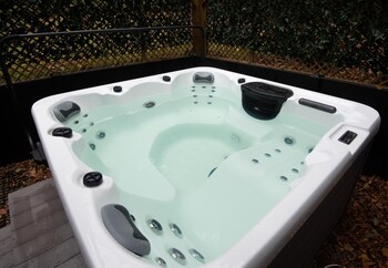 The North Wales Gathering - Hot Tub Sleeps Up To 16,,0 star