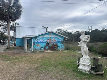 neptunes grotto waterfront retreat