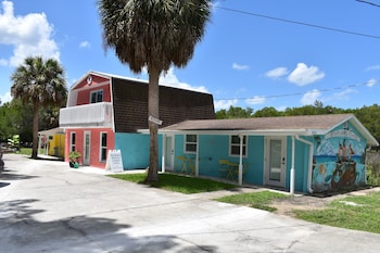 neptunes grotto waterfront retreat