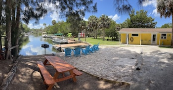 neptunes grotto waterfront retreat