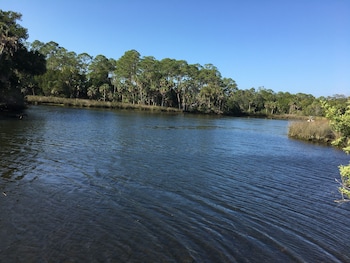 neptunes grotto waterfront retreat