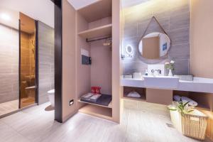 atour hotel orchid rd jincheng development zone