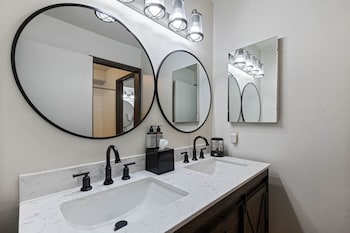 luxurious 2 bedroom base camp condo steps from kirkwood village 2 condo by redawning