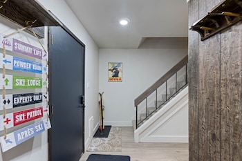 luxurious 2 bedroom base camp condo steps from kirkwood village 2 condo by redawning