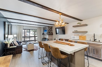 luxurious 2 bedroom base camp condo steps from kirkwood village 2 condo by redawning