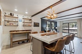 luxurious 2 bedroom base camp condo steps from kirkwood village 2 condo by redawning