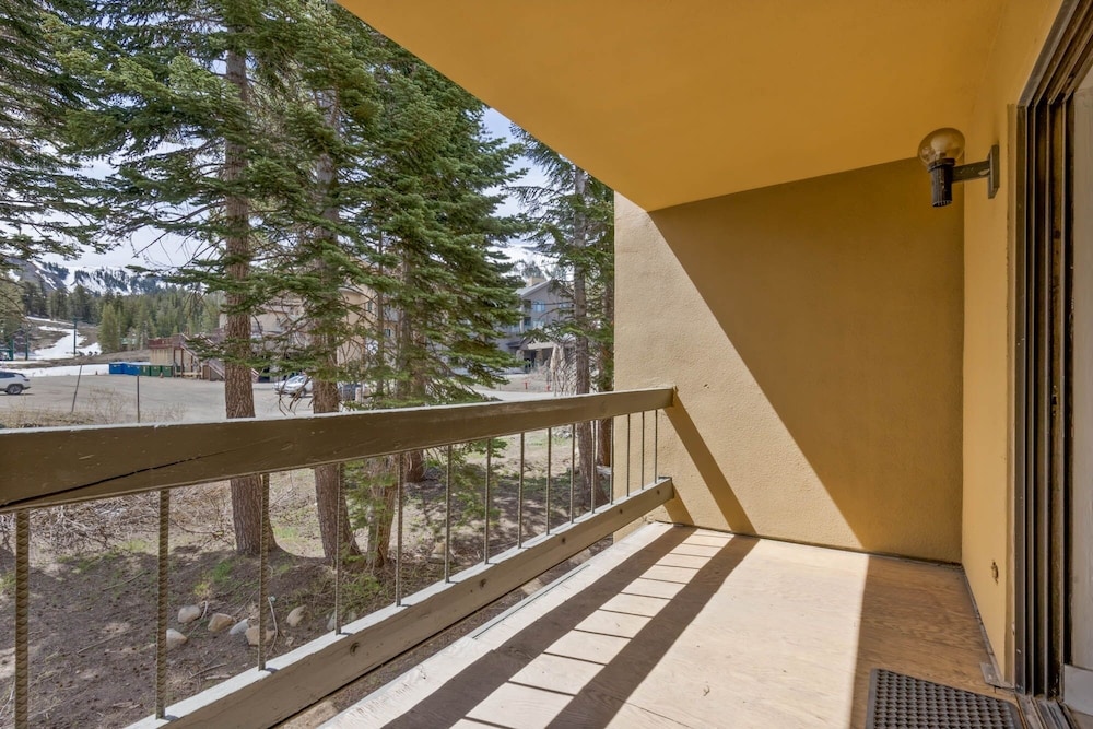 luxurious 2 bedroom base camp condo steps from kirkwood village 2 condo by redawning