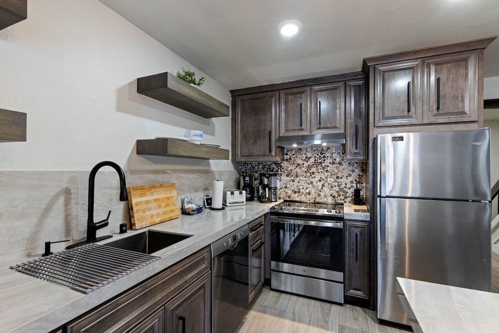 luxurious 2 bedroom base camp condo steps from kirkwood village 2 condo by redawning