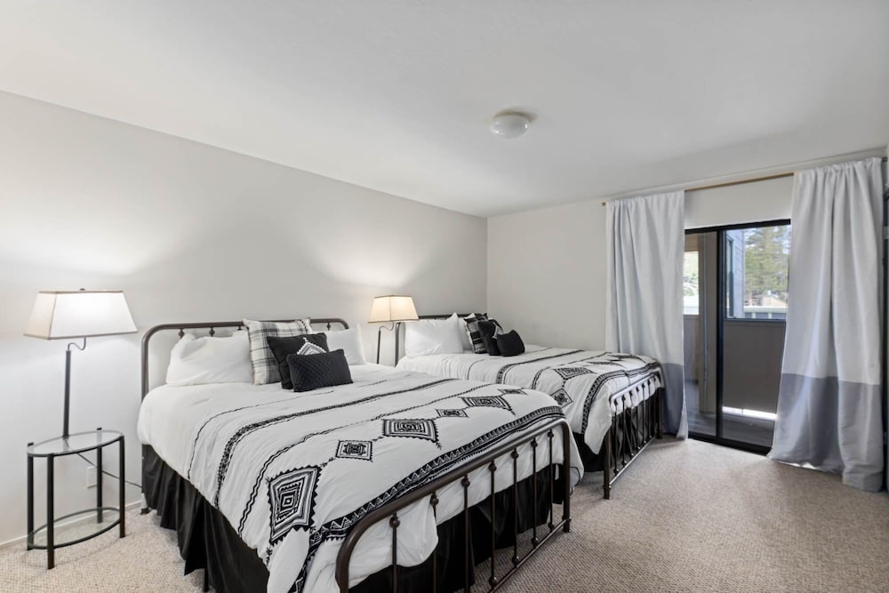 luxurious 2 bedroom base camp condo steps from kirkwood village 2 condo by redawning