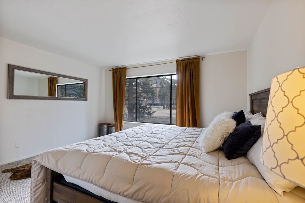 luxurious 2 bedroom base camp condo steps from kirkwood village 2 condo by redawning