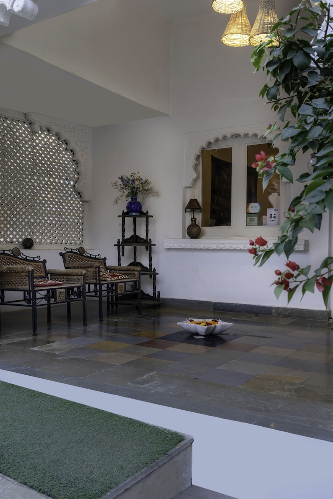 hibiscus guest house