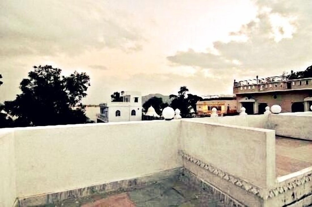 hibiscus guest house