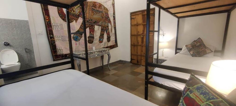 hibiscus guest house