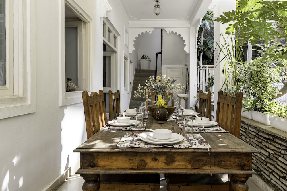 hibiscus guest house